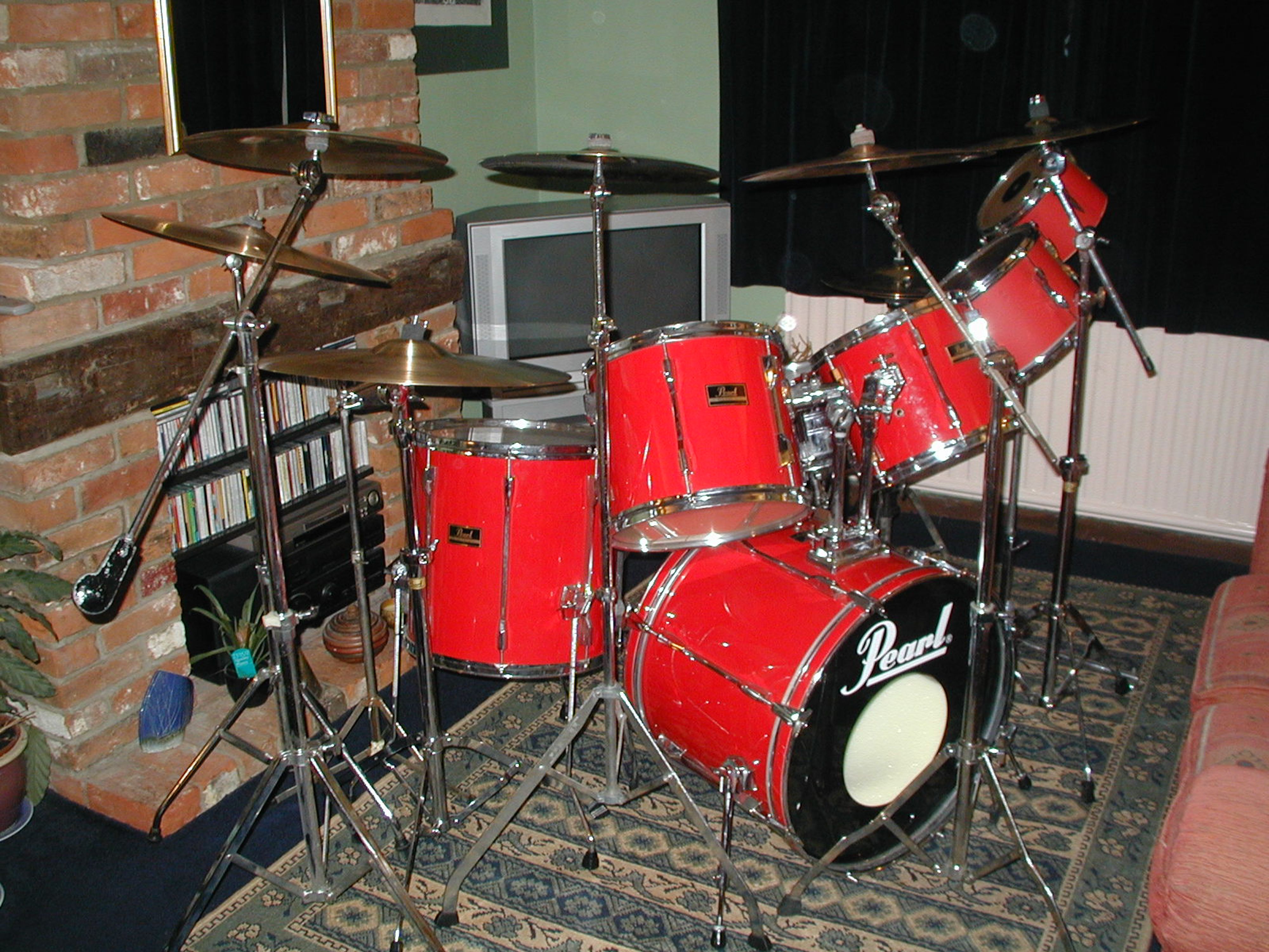 My first brand new kit - a pillar box red Pearl Export